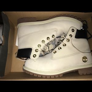 Unisex Timberlands Size 9 Women’s Cement color